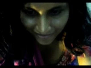 Desi Chica India Stripping En Saree En Webcam Mostrando Bigtits