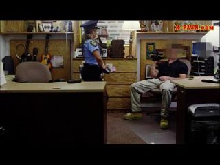 Busty Y Gran Culo Oficial De Policía Clavado Por El Hombre De Peón De Dinero En Efectivo