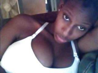 Busty Ebony Chick En La Webcam