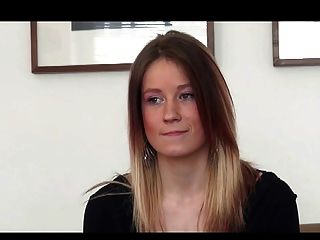 Una Chica Bastante Húngara Con Cuerpo Apretado Hace Un Casting