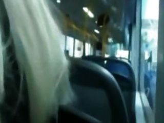 Chica Da Mamada En Autobús Público