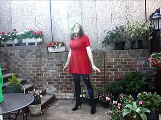 Alison En Su Vestido Rojo Y Pantyhose Más Spunk