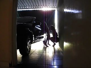 Tgirl A Pelo Follada En El Garaje