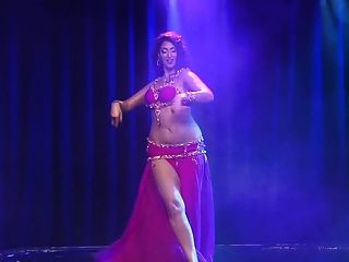 Bailarina De Vientre árabe Musulmán Curvy