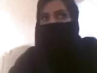 Naughty Mujer Musulmana Enormes Tetas Mostrando