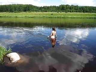 Nadar Desnudo En El Río Volga