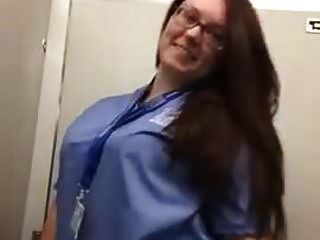 Enfermera Mostrando Sus Golosinas